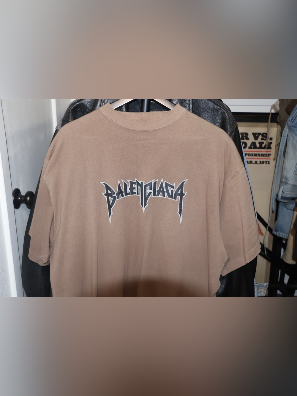 Balenciaga Logo Print T-Shirt - Picture 2 of 11